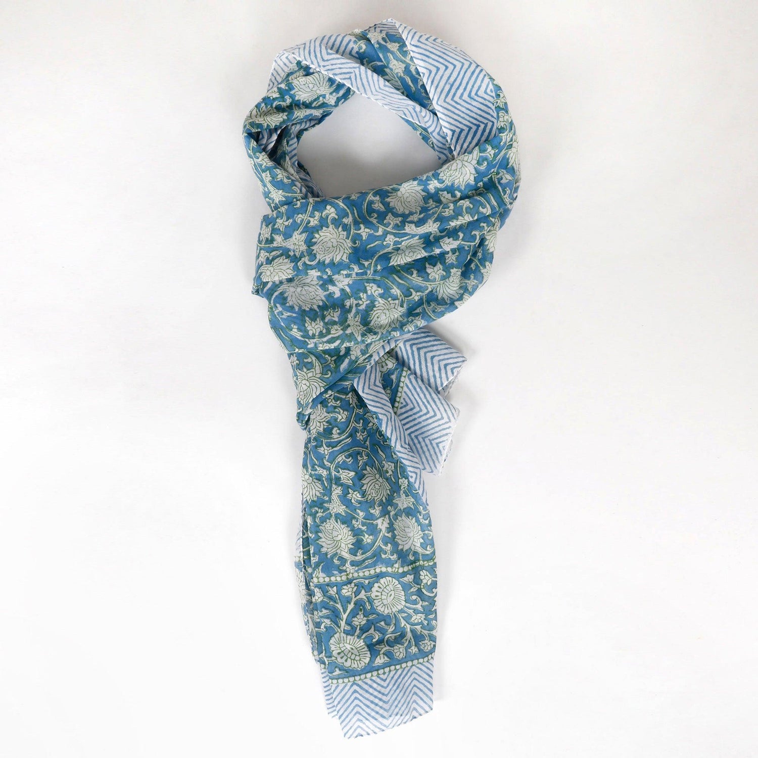 Woody Scarf